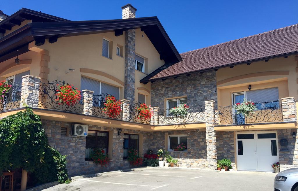 Hotel Samarin Črnomelj Exteriér fotografie