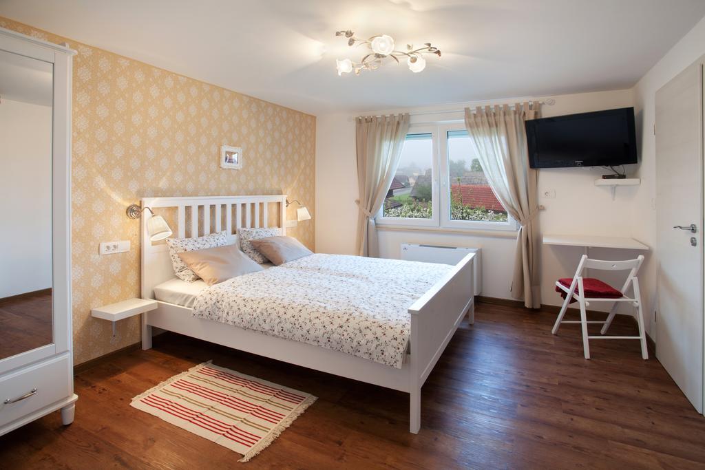 Hotel Samarin Črnomelj Exteriér fotografie