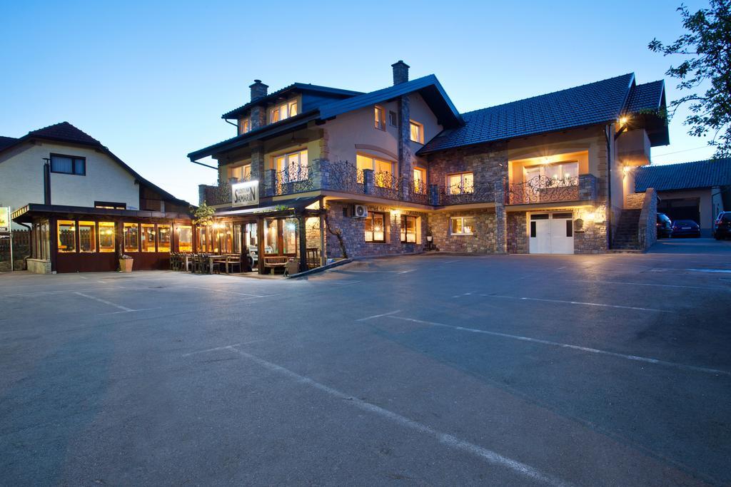 Hotel Samarin Črnomelj Exteriér fotografie